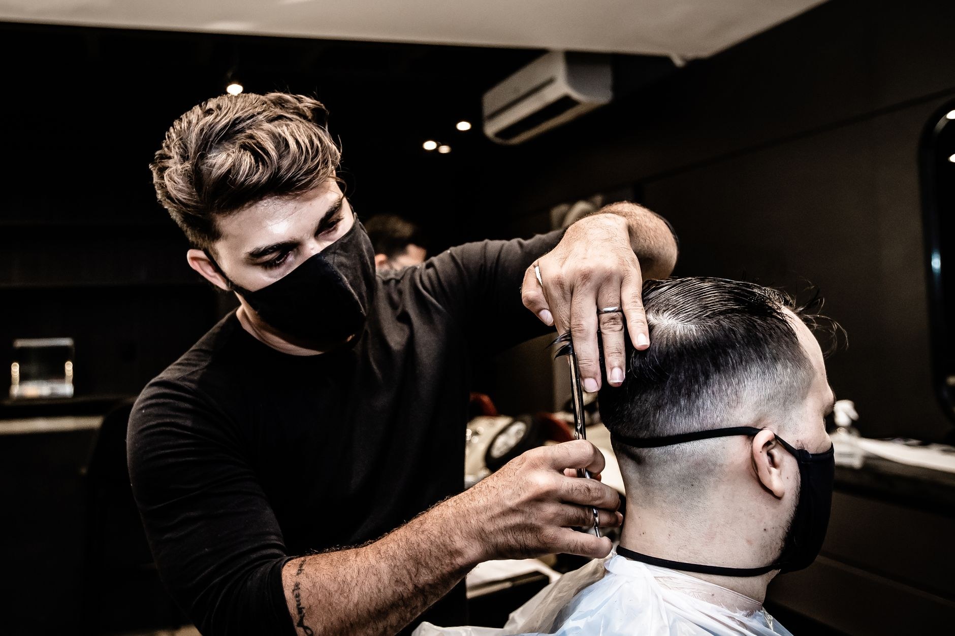 Sample: barber cutting a sharp skin fade in profile